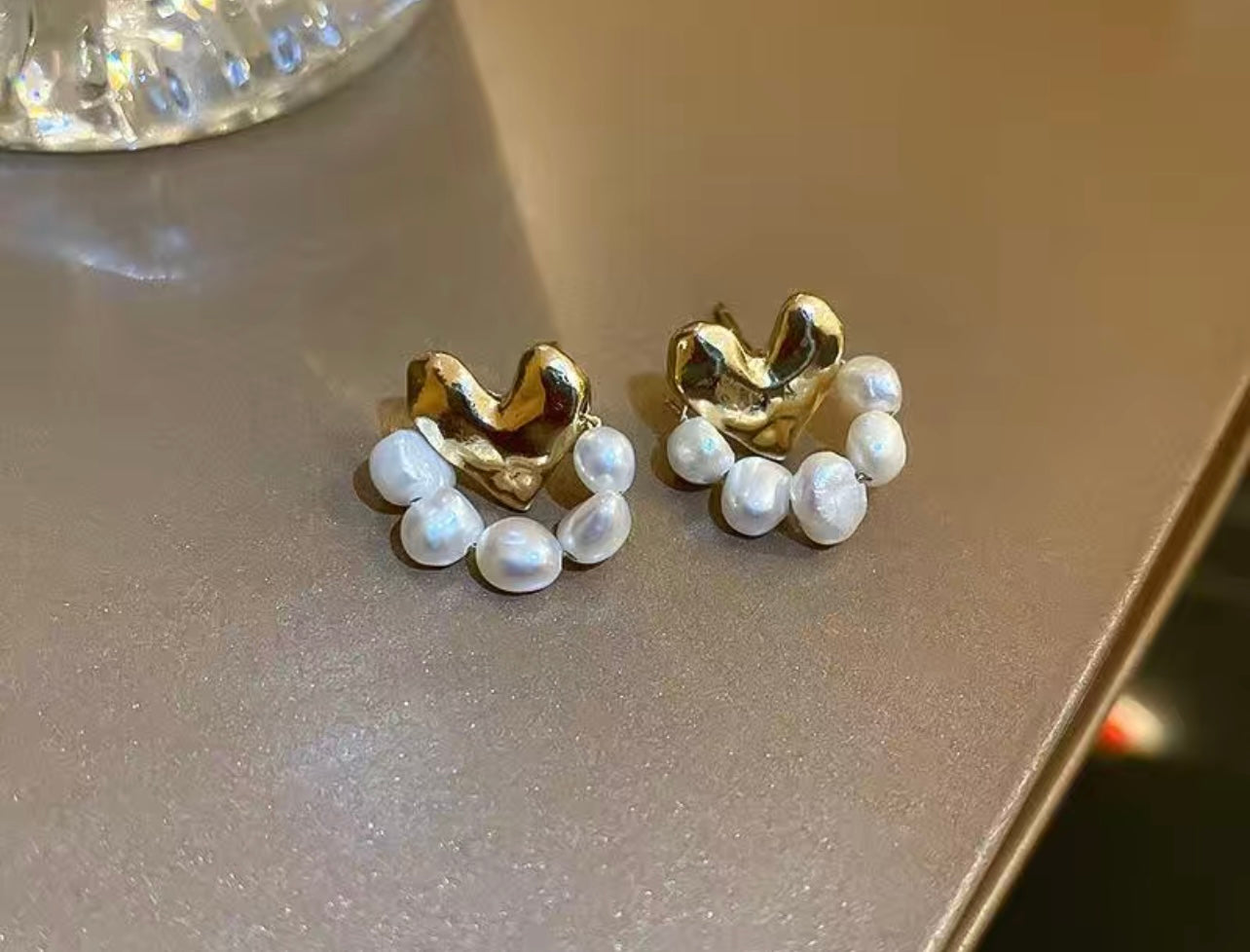 Heart freshwater pearl earrings